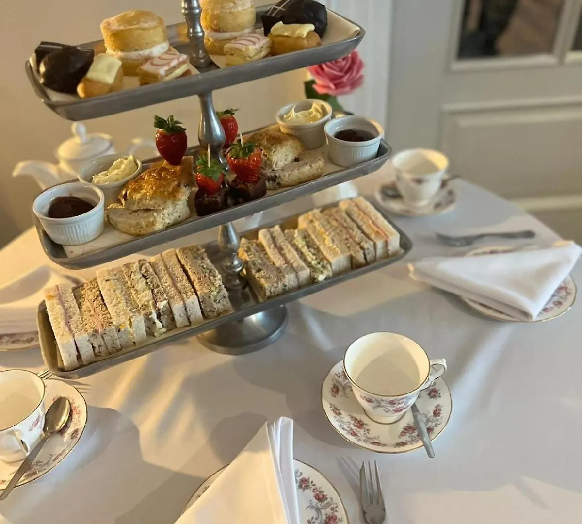 ***  דוסברי Heath Cottage Hotel בריטניה